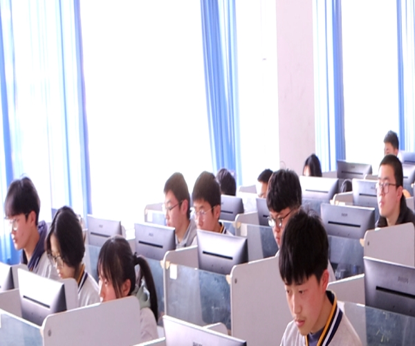 濟(jì)南應(yīng)用技術(shù)職業(yè)中等專業(yè)學(xué)校軟件與信息服務(wù)專業(yè) 聚焦技術(shù)開發(fā)與銷售，培育復(fù)合型IT人才